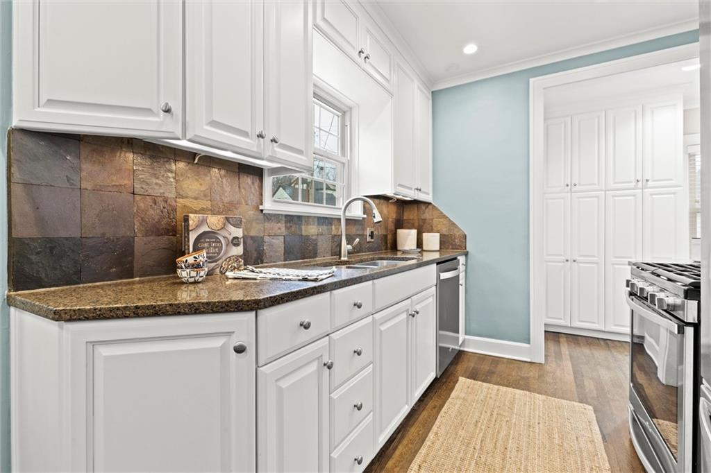 126 E 70th Street Property Photo 16