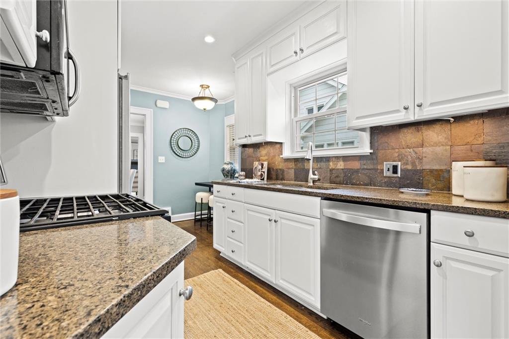 126 E 70th Street Property Photo 17