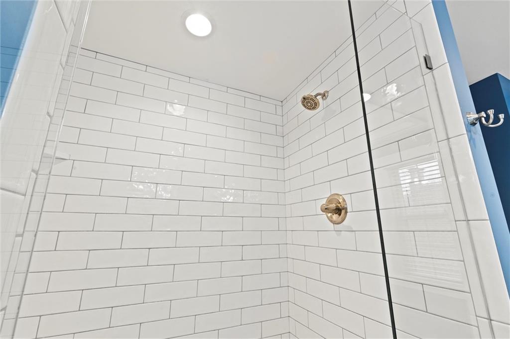 126 E 70th Street Property Photo 28