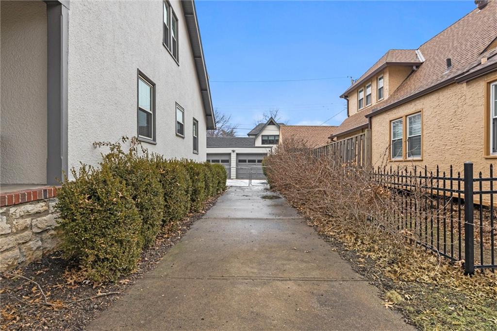 126 E 70th Street Property Photo 34