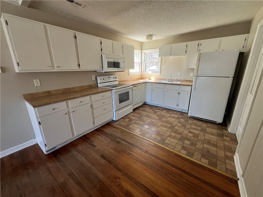 8226 Hardy Street Property Photo 5