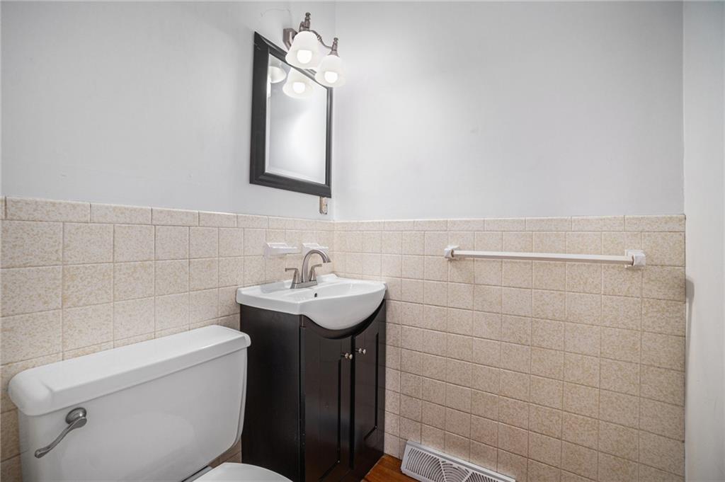 638 N Fairview Avenue Property Photo 16