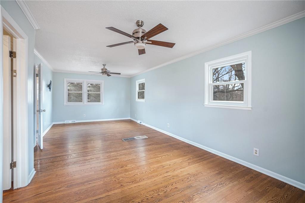 638 N Fairview Avenue Property Photo 18