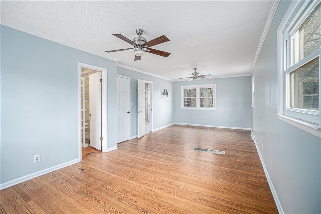 638 N Fairview Avenue Property Photo 19