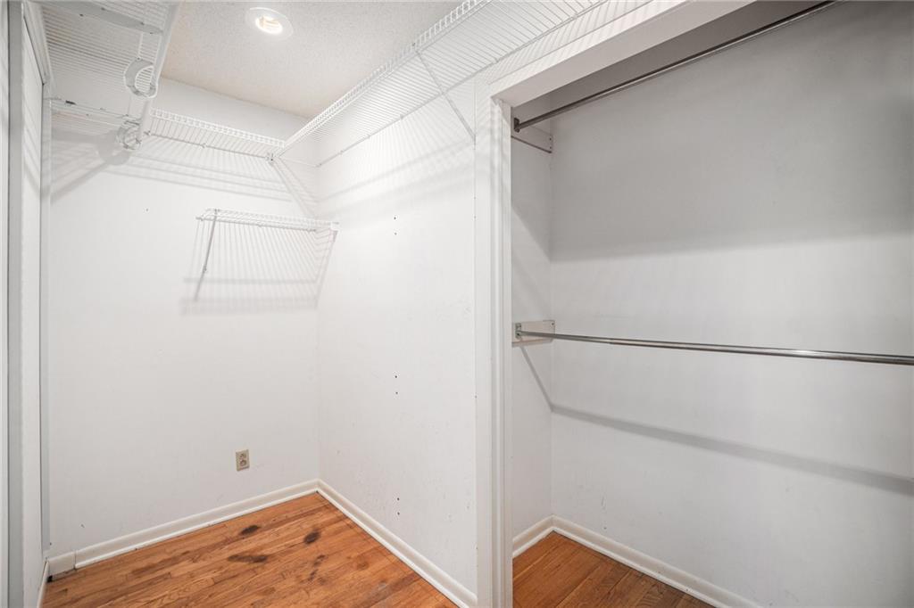638 N Fairview Avenue Property Photo 23