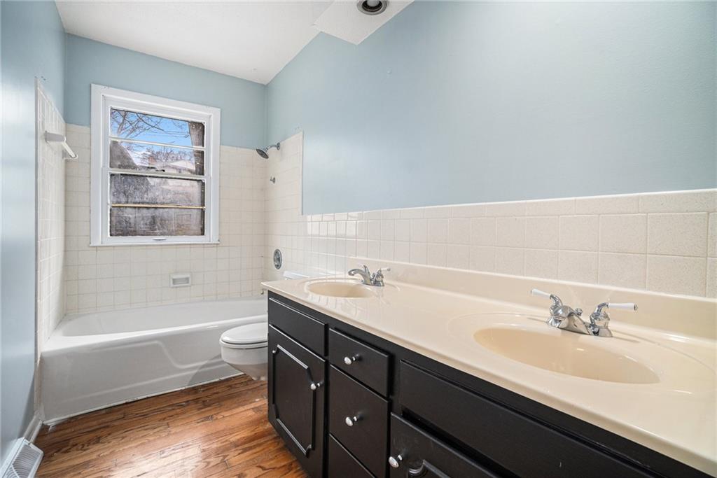 638 N Fairview Avenue Property Photo 25