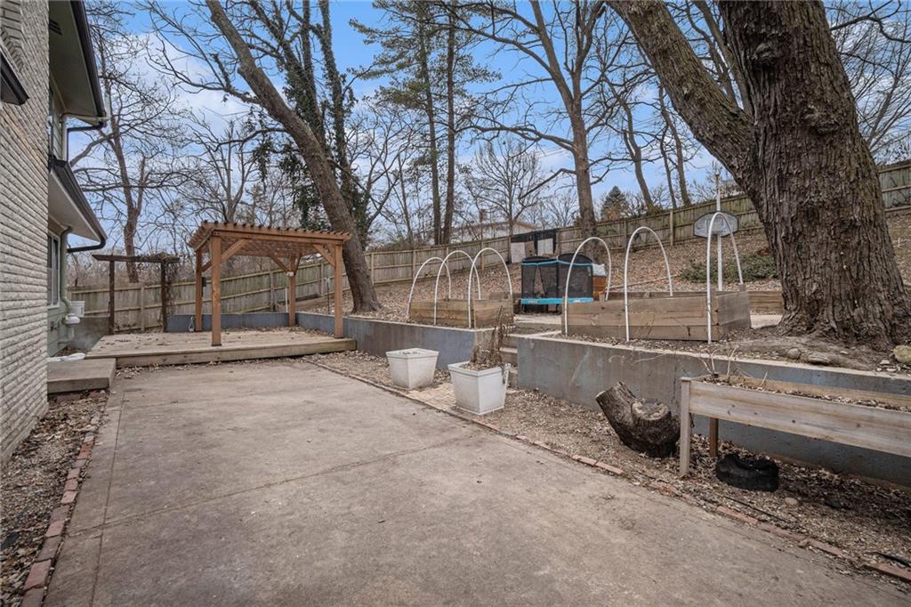 638 N Fairview Avenue Property Photo 33