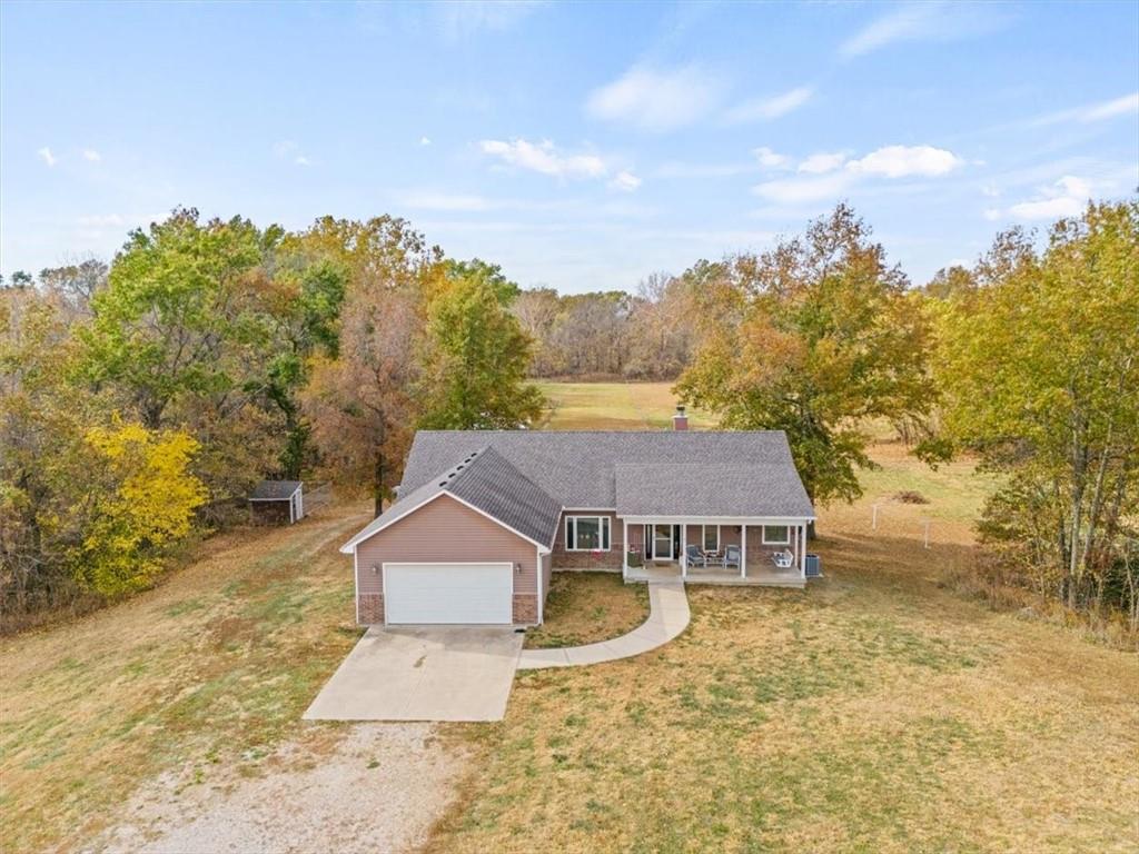590 Sw T Highway Property Photo 1