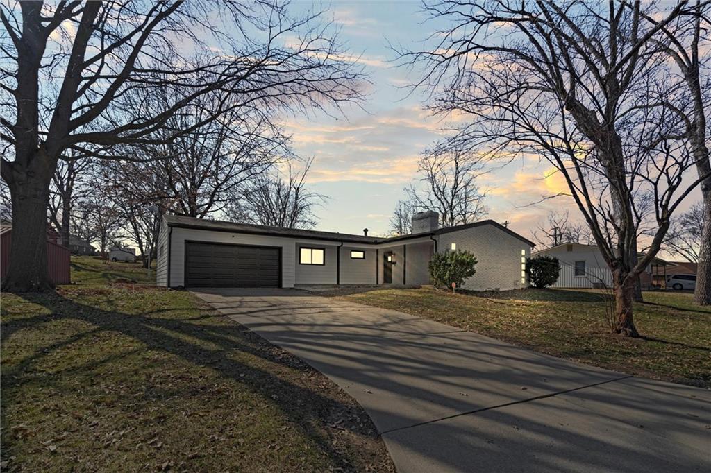 3228 S Norton Avenue Property Photo