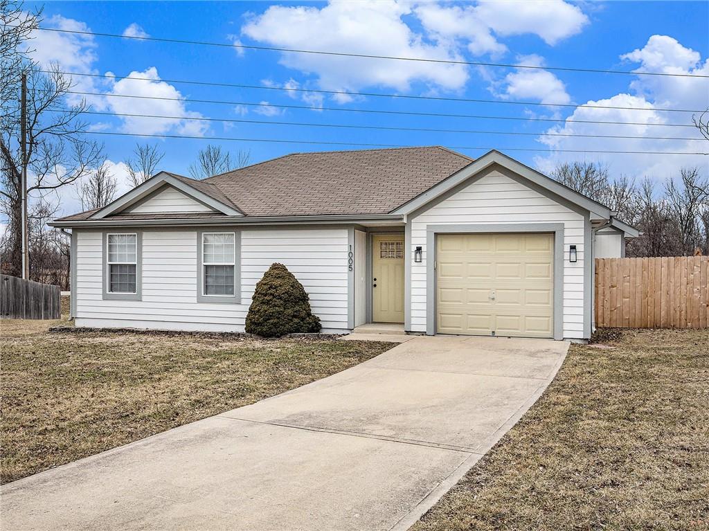 1005 Sw Blue Branch Drive Property Photo 2