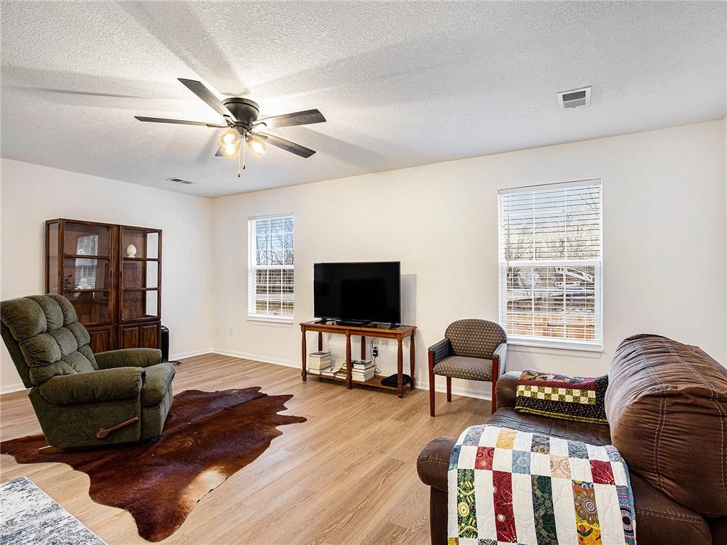 1005 Sw Blue Branch Drive Property Photo 4
