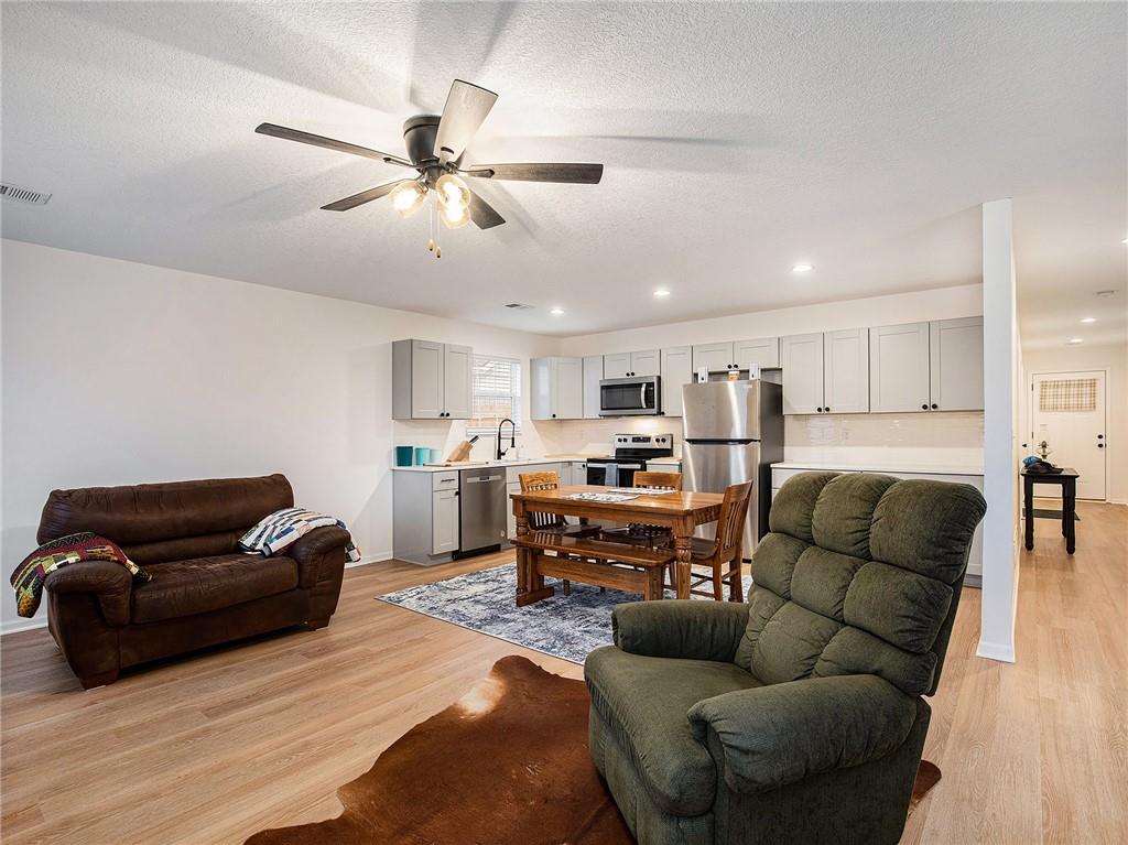 1005 Sw Blue Branch Drive Property Photo 6