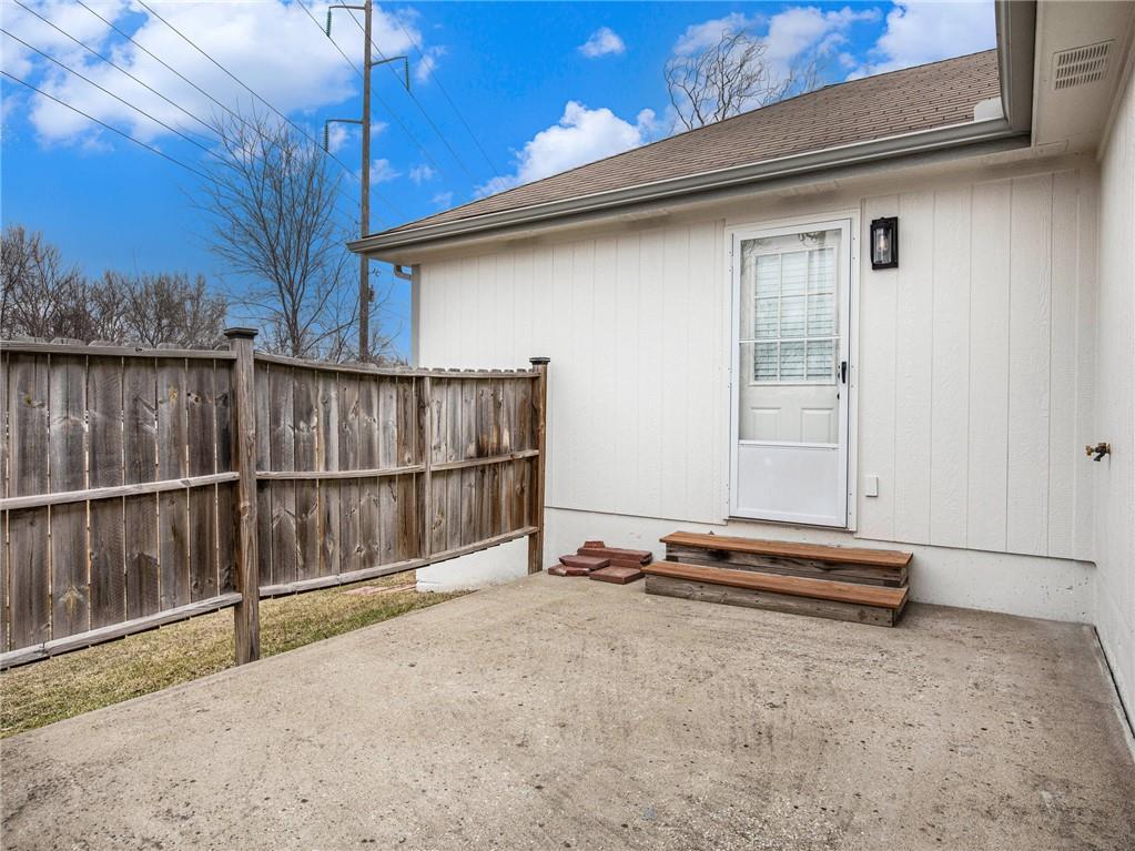 1005 Sw Blue Branch Drive Property Photo 18