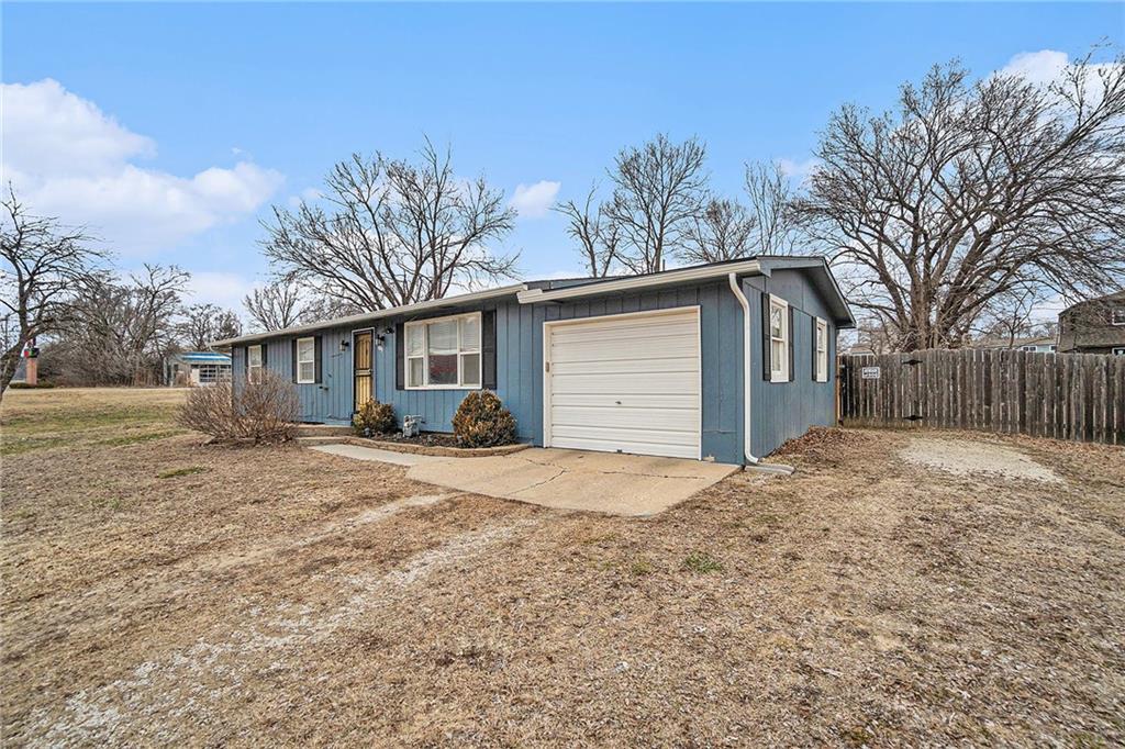 109 E 5th Street Property Photo 4