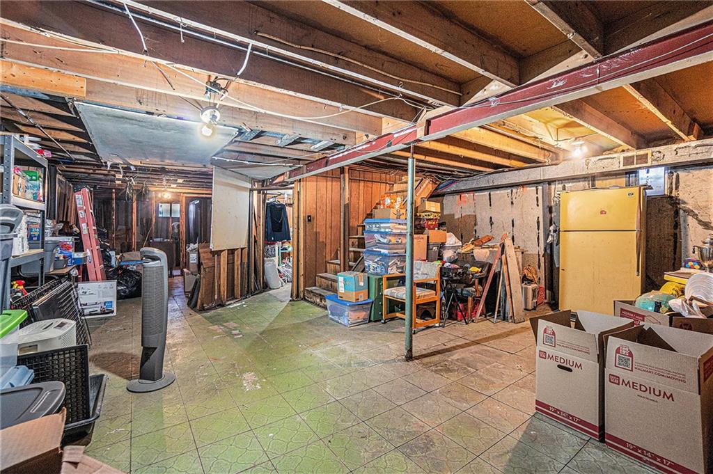 109 E 5th Street Property Photo 15