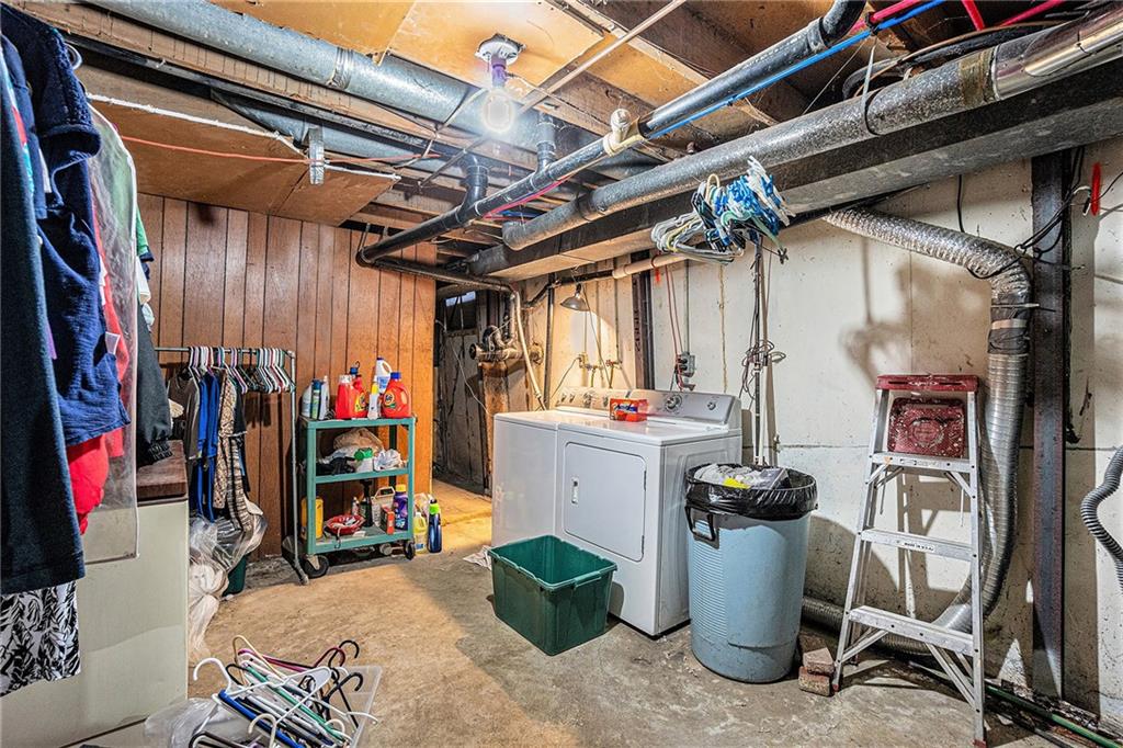 109 E 5th Street Property Photo 16