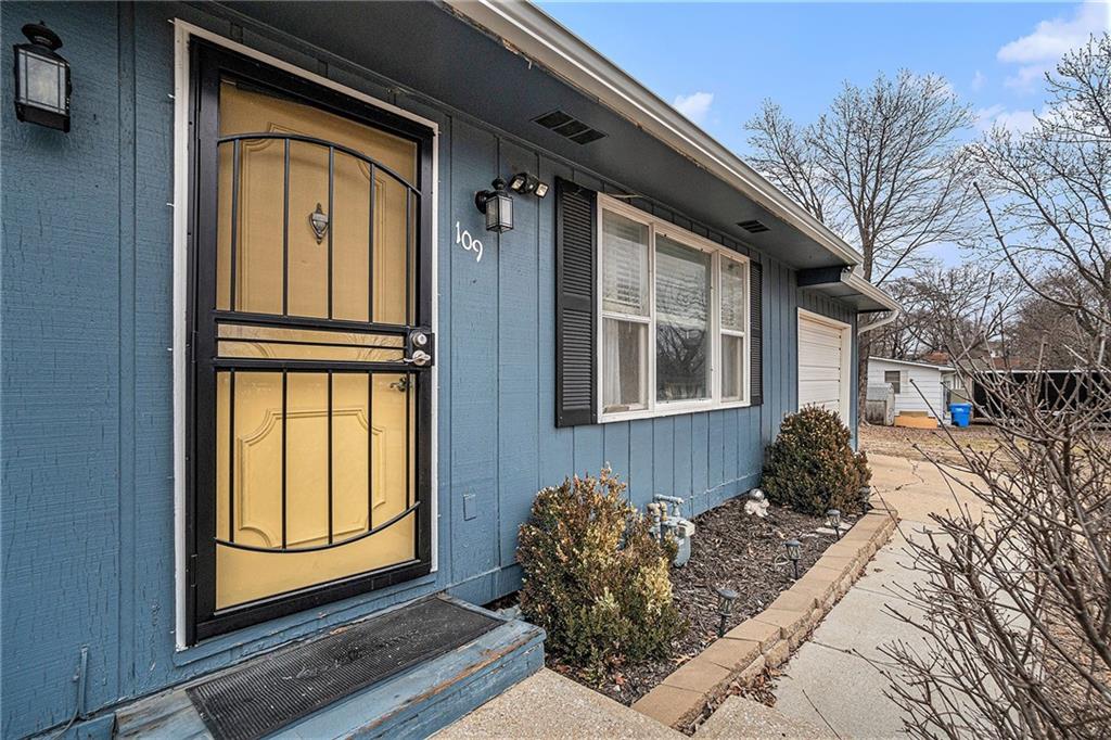 109 E 5th Street Property Photo 22