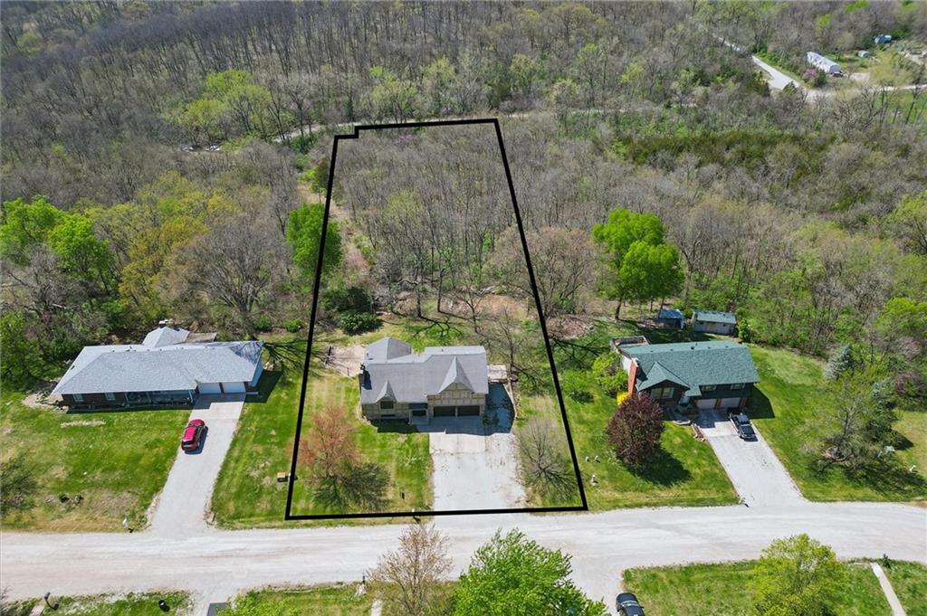 105 Ravenwood Drive Property Photo 3