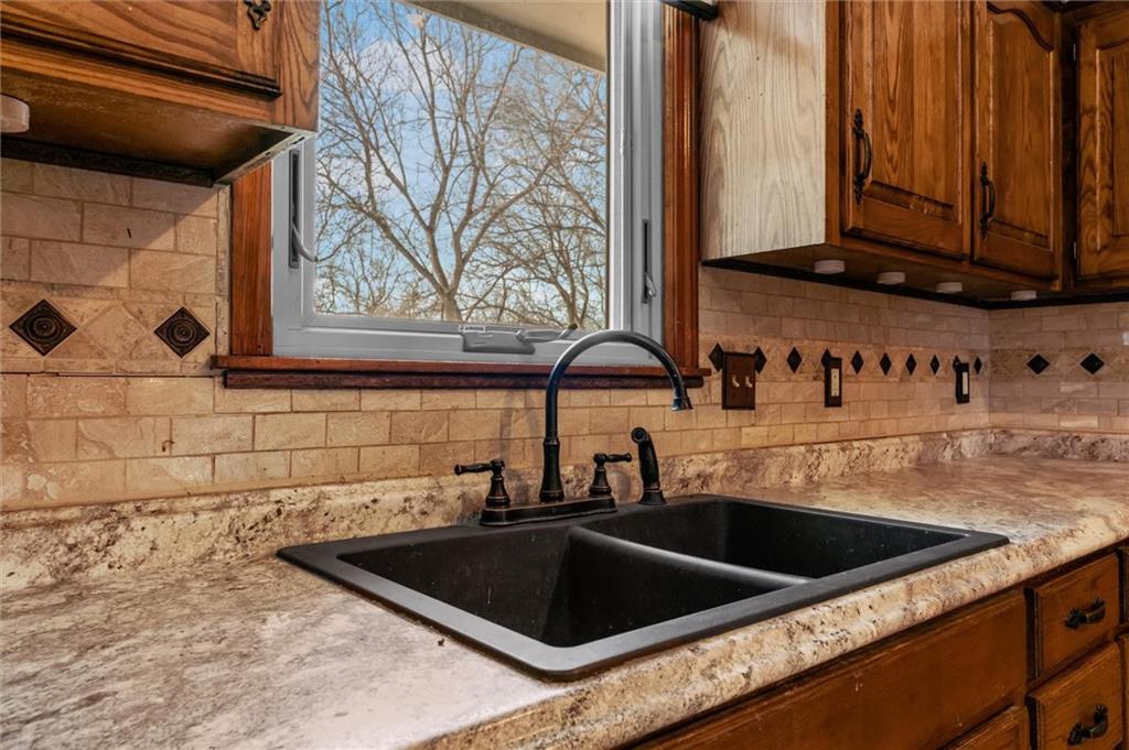 105 Ravenwood Drive Property Photo 16
