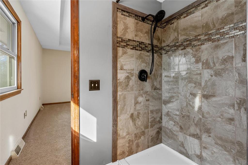 105 Ravenwood Drive Property Photo 23