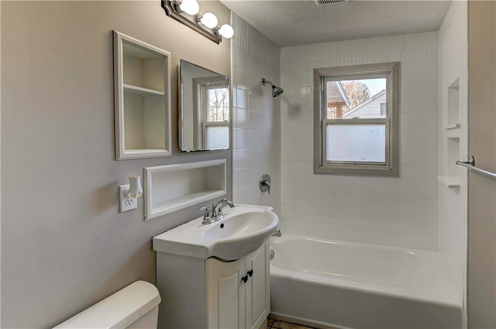 7600 W 65 Terrace Property Photo 16