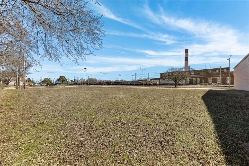 106 E 7th Street Property Photo 29