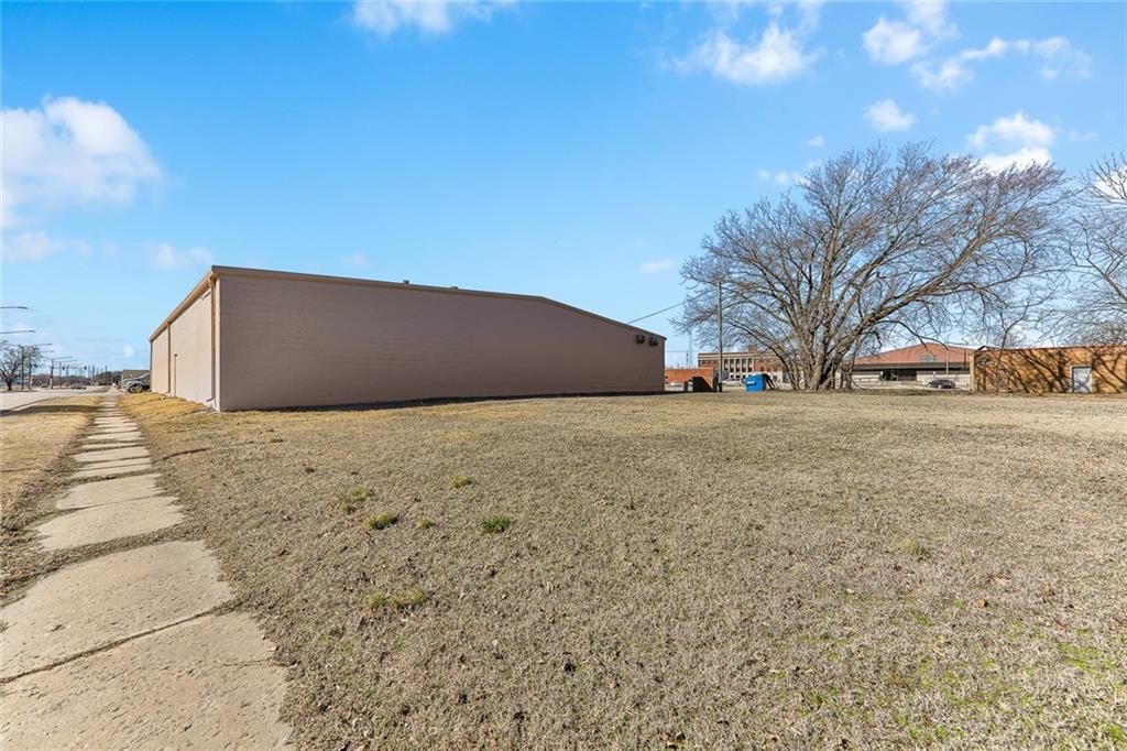 106 E 7th Street Property Photo 30