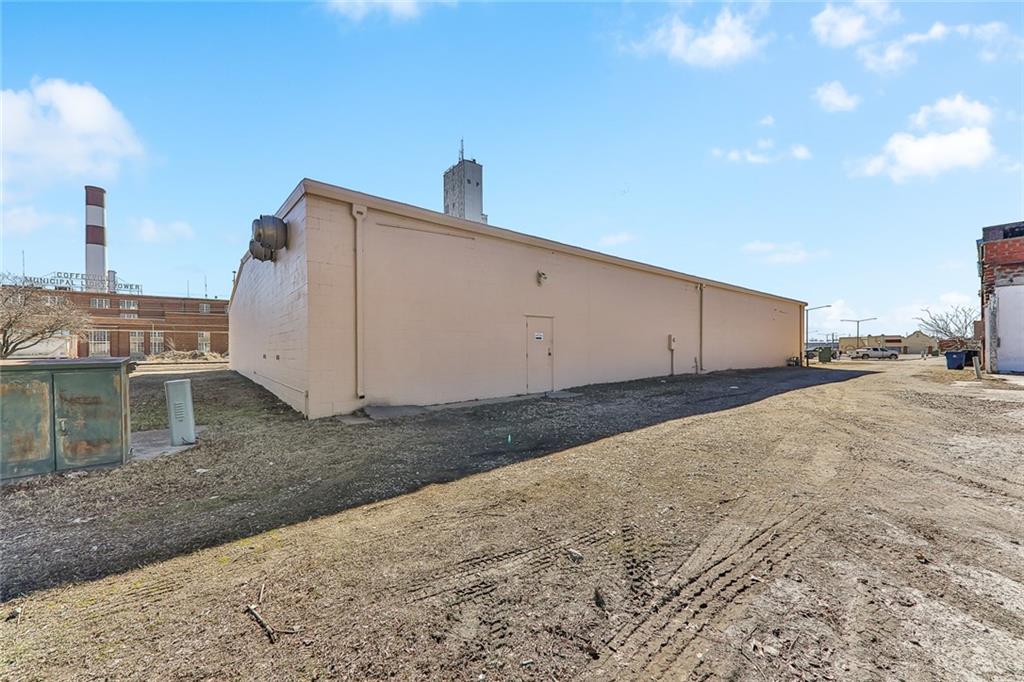 106 E 7th Street Property Photo 31