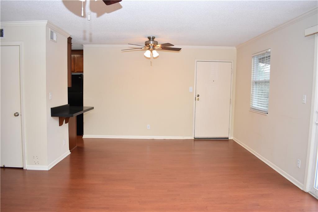 6222 Robinson Street Property Photo 4