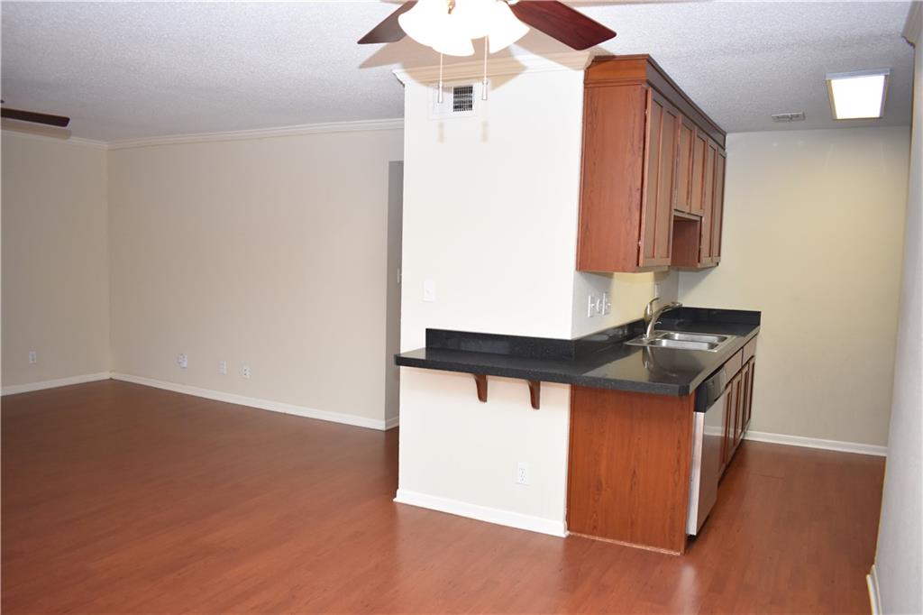 6222 Robinson Street Property Photo 6