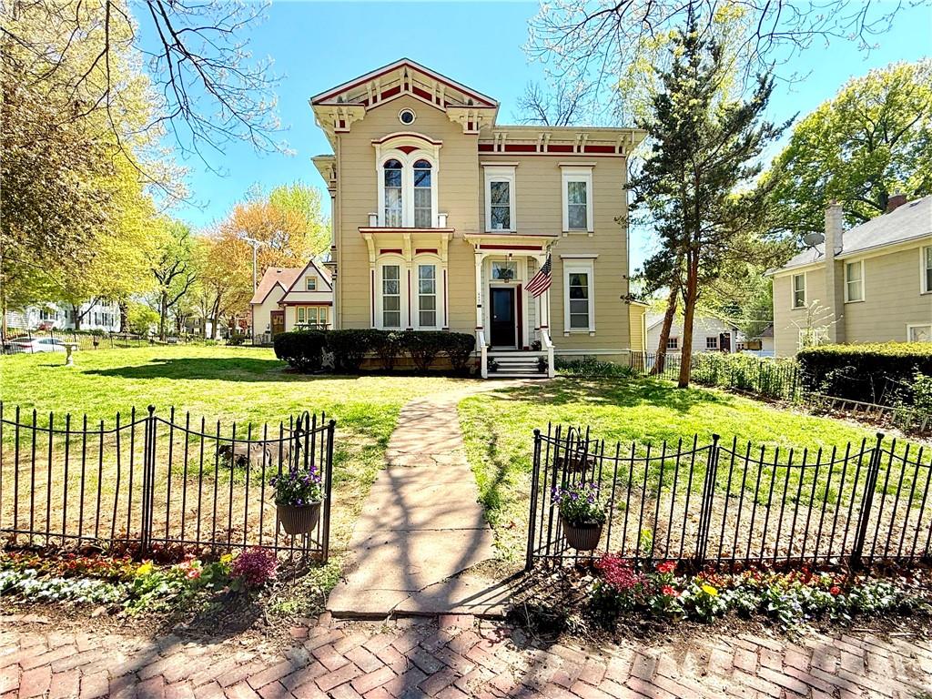 303 Arch Street Property Photo 1