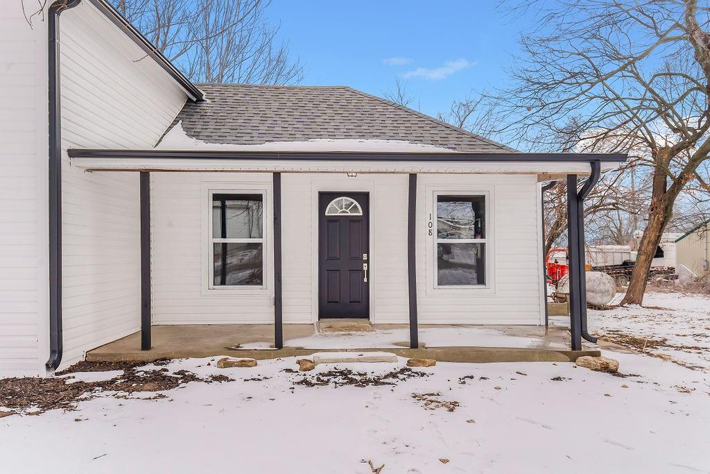 108 E Cass Street Property Photo