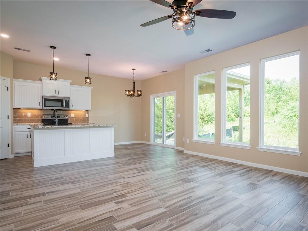 1302 Ne White Oaks Lane Property Photo