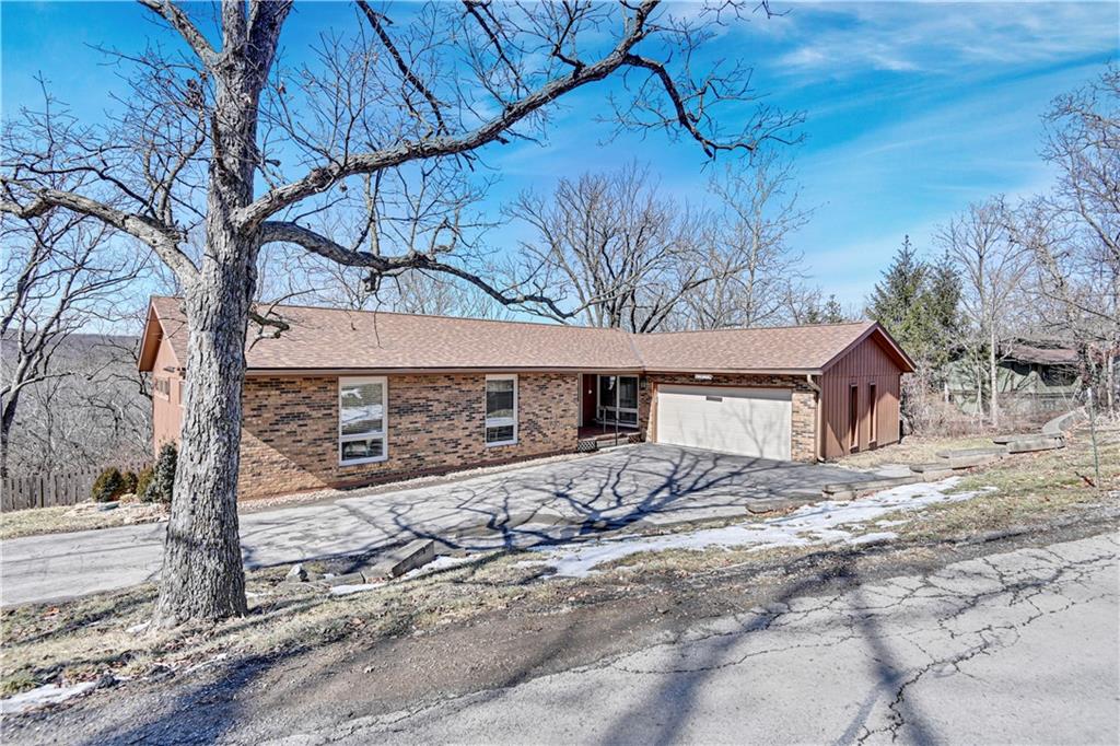 704 Lake Forest Drive Property Photo