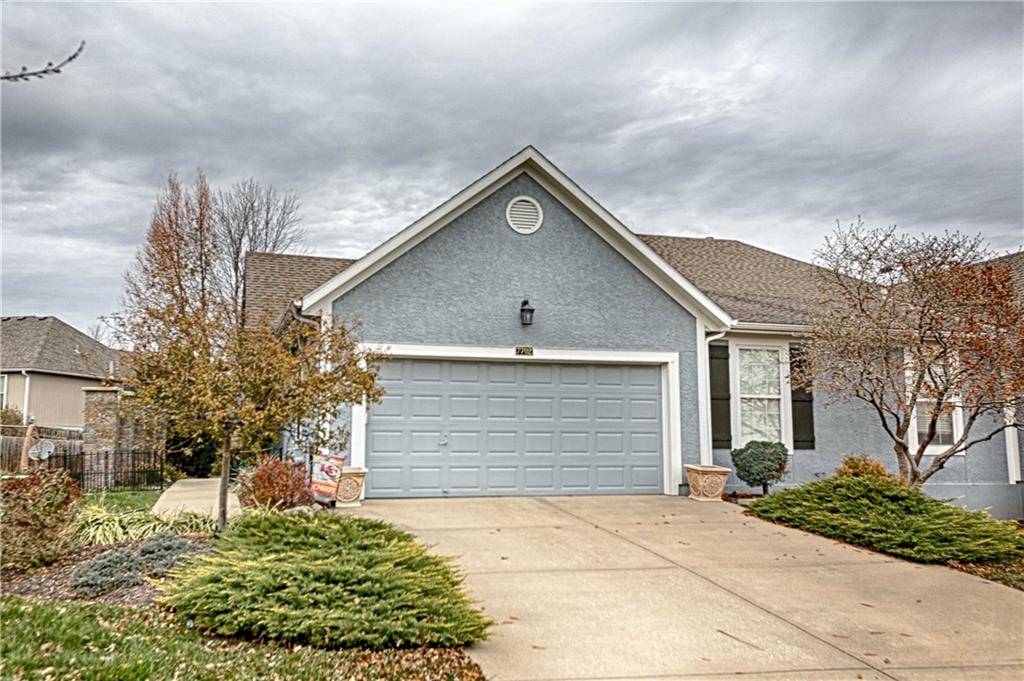 7702 W 149th Street Property Photo 1