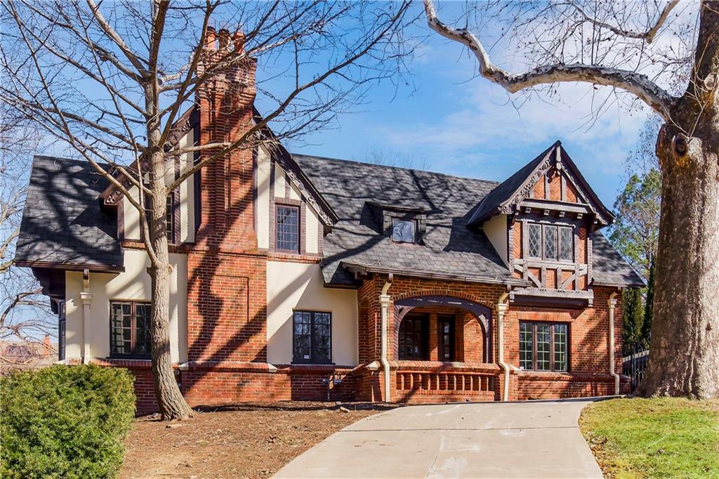 5717 Wornall Road Property Photo