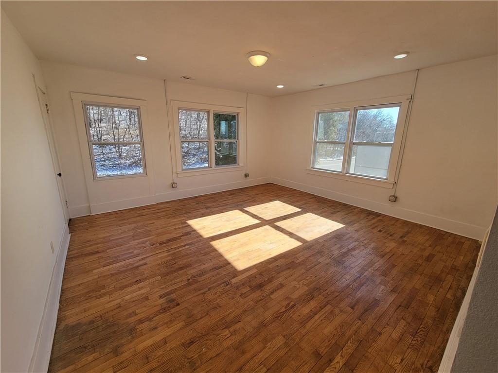 5206 King Hill Avenue Property Photo