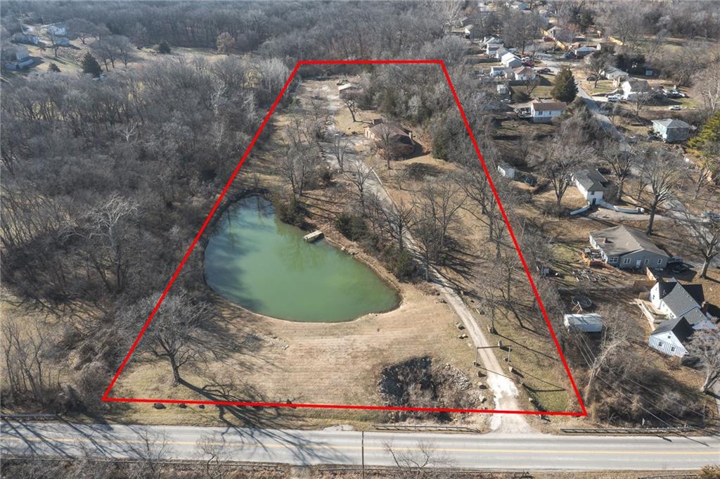 5211 Metropolitan Avenue Property Photo 2