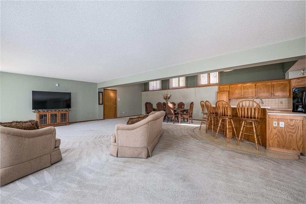 5211 Metropolitan Avenue Property Photo 7