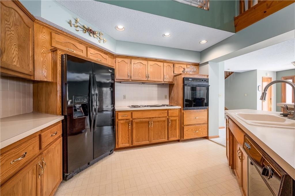 5211 Metropolitan Avenue Property Photo 9