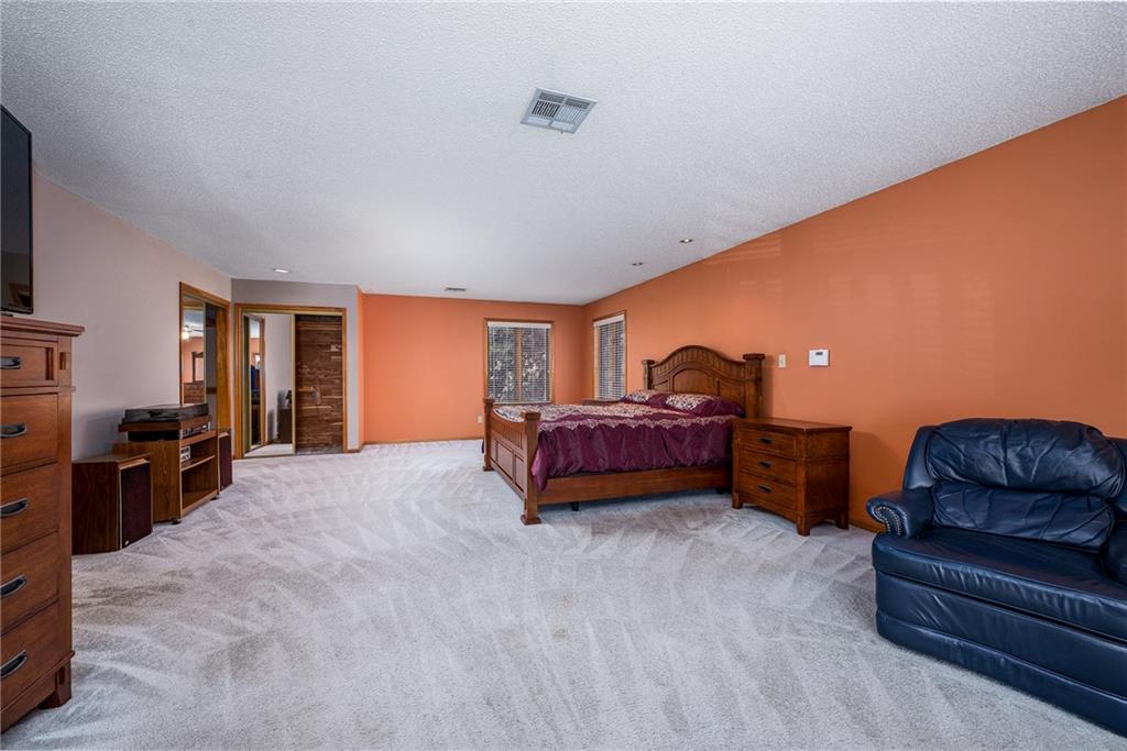 5211 Metropolitan Avenue Property Photo 13