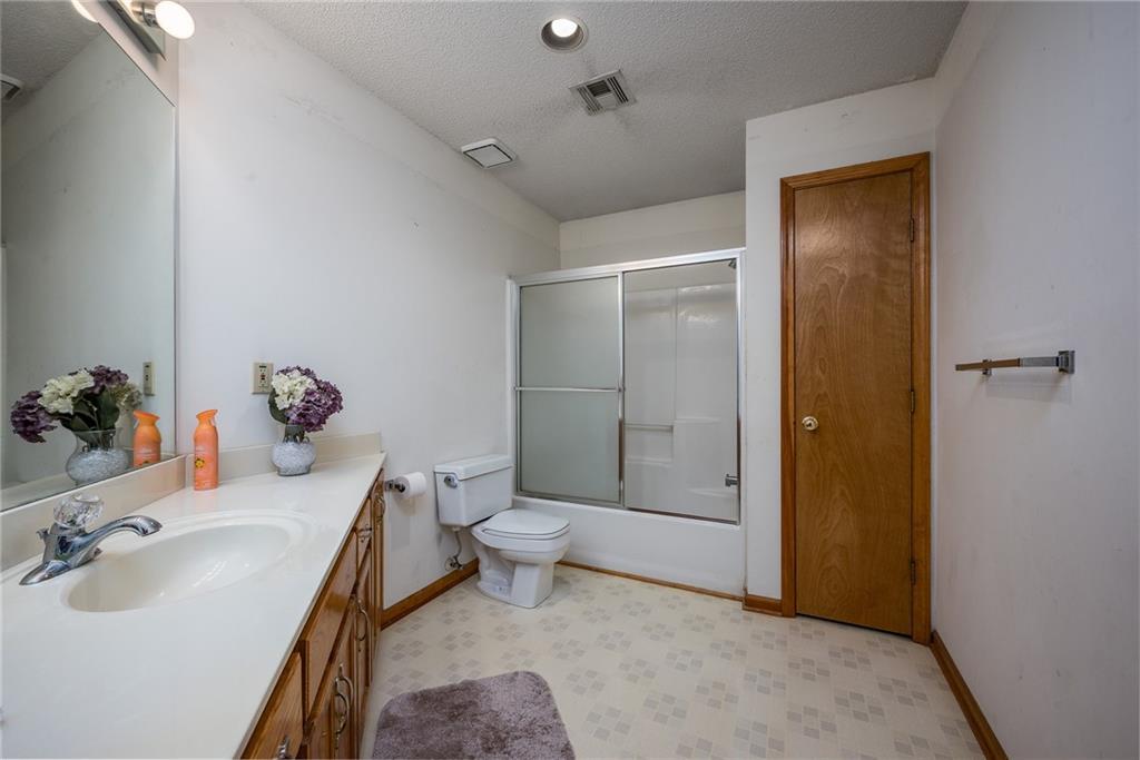 5211 Metropolitan Avenue Property Photo 20