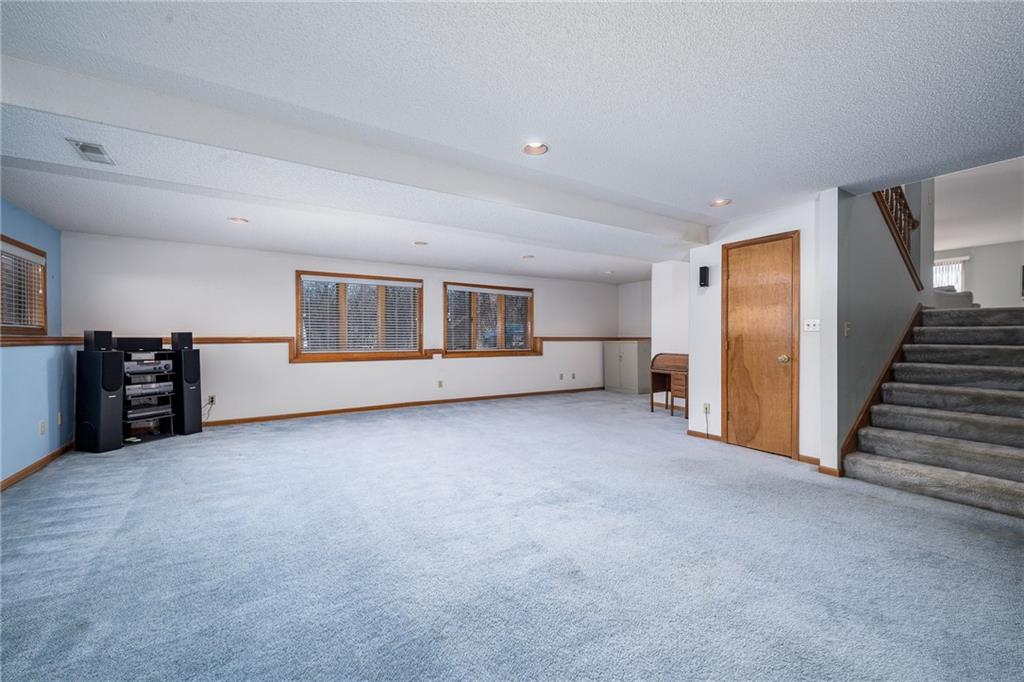 5211 Metropolitan Avenue Property Photo 24