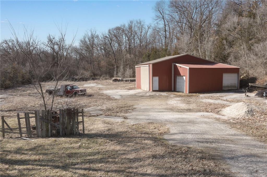 5211 Metropolitan Avenue Property Photo 36