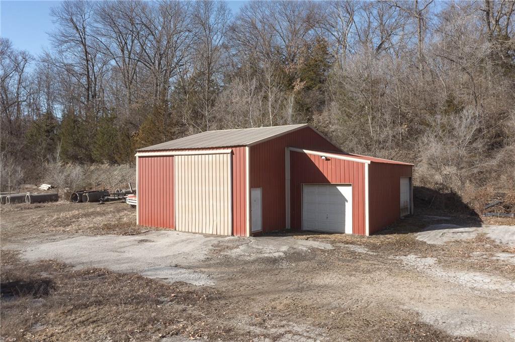 5211 Metropolitan Avenue Property Photo 37