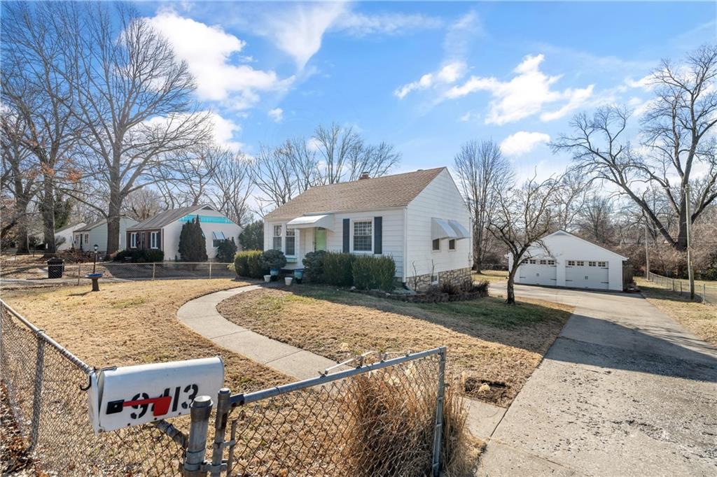 9413 E 68th Terrace Property Photo