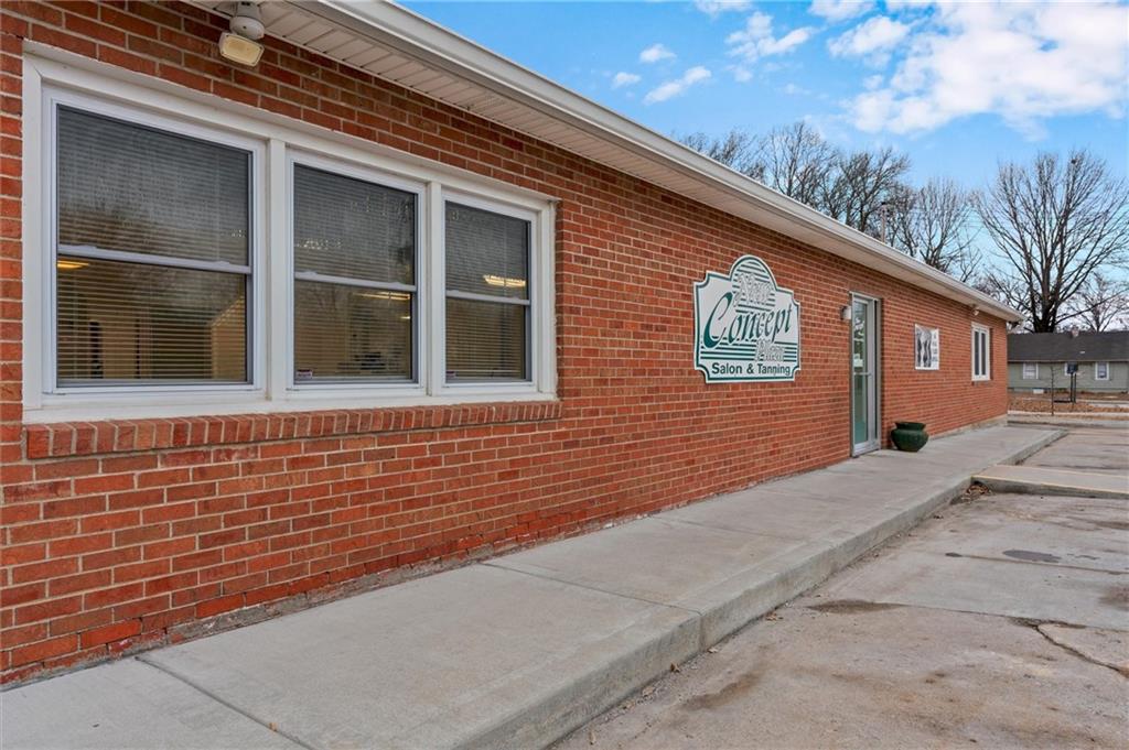306 Wollard Boulevard Property Photo 3