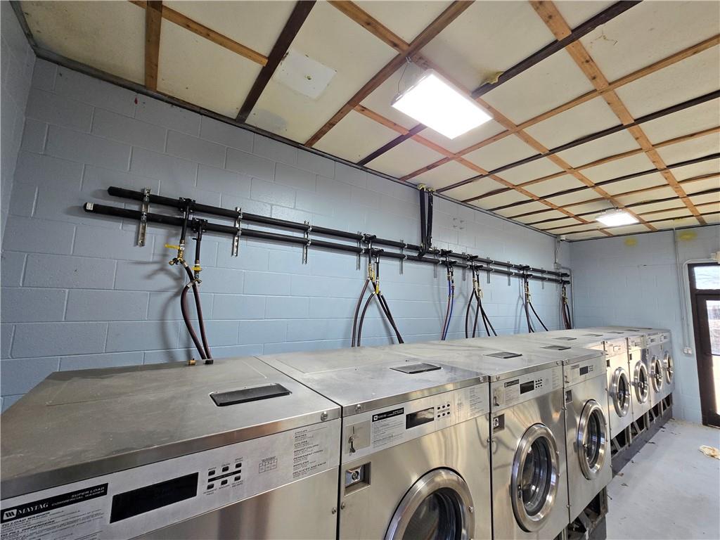 106 E Lake Street Property Photo 20