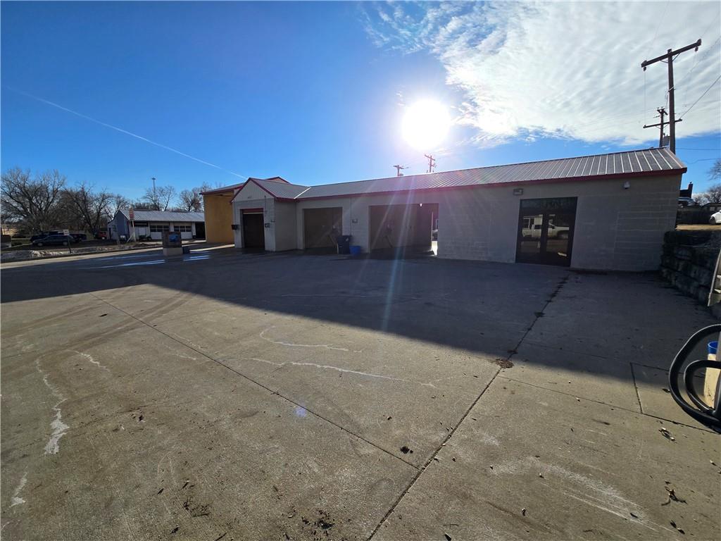 106 E Lake Street Property Photo 35