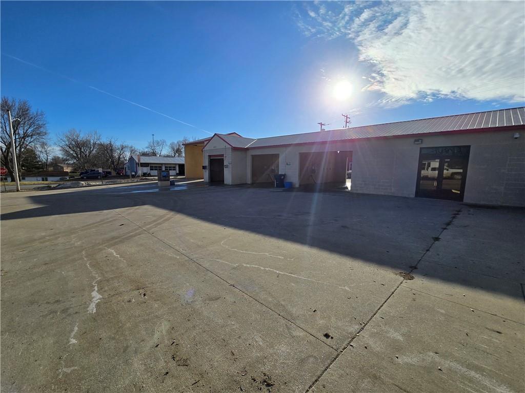 106 E Lake Street Property Photo 36